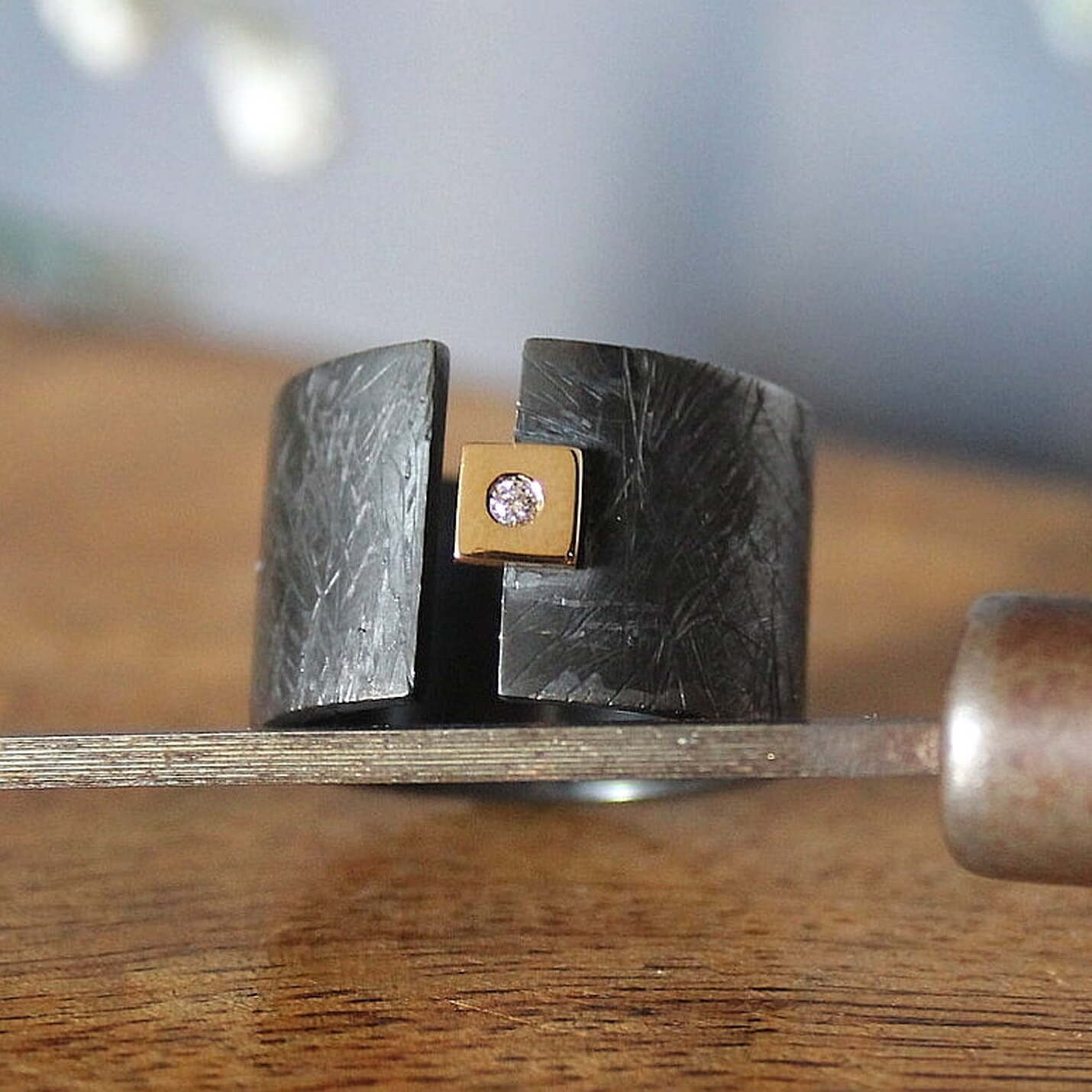 Joyas artesanales Anillo Eider Oro Diamante y Plata