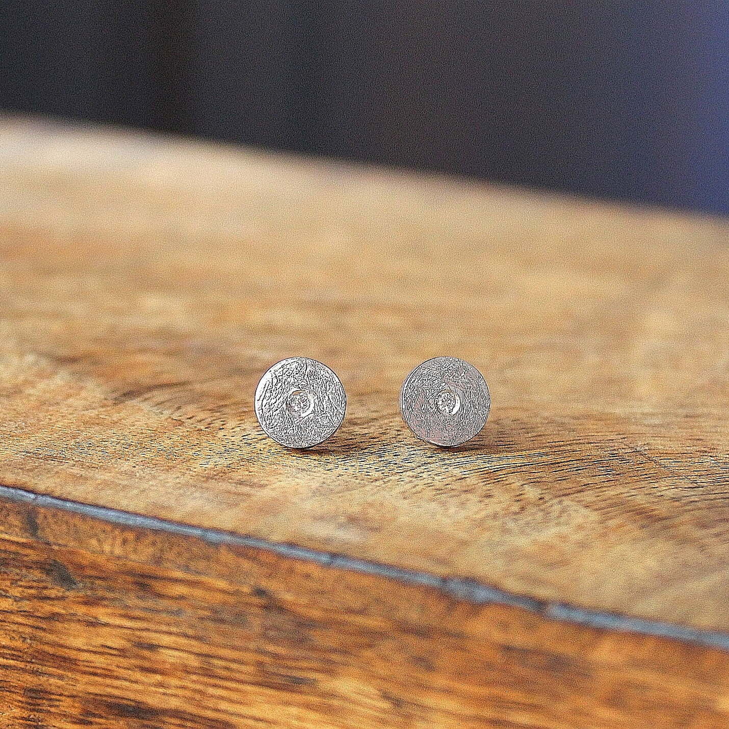 Joyas artesanales Pendientes Elba Diamante y Plata texturada