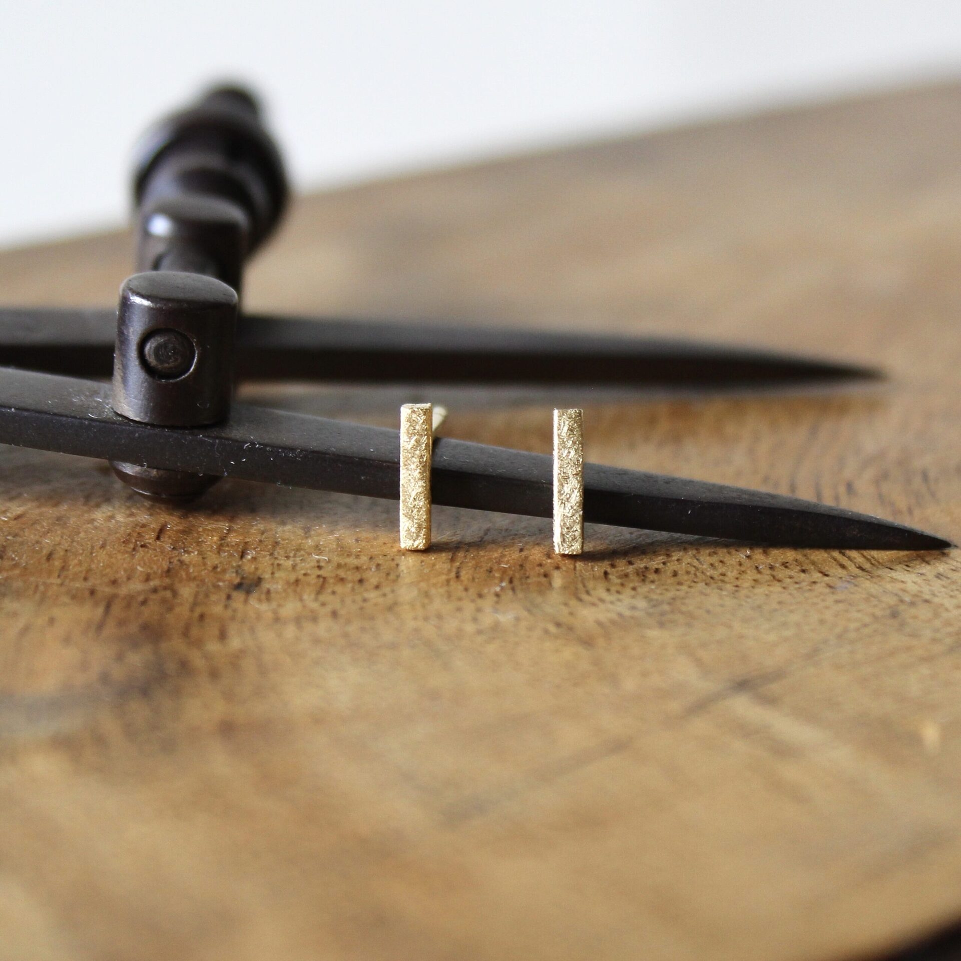 pendientes pequeños bañados en oro artesanos