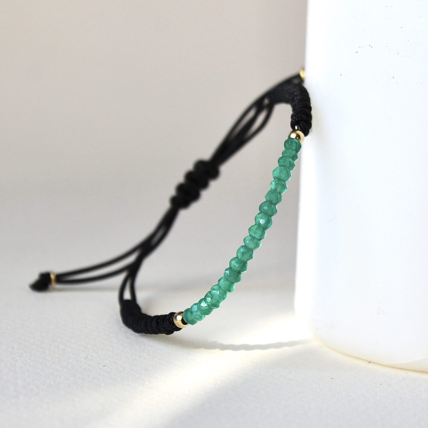 Joyas artesanales Pulsera Martina Onix verde en Plata con Baño de Oro