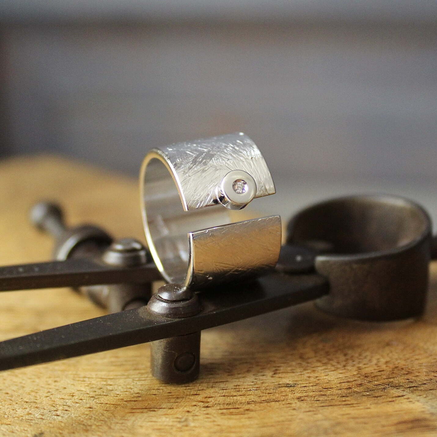 Joyas artesanales Anillo Button Plata y Diamante