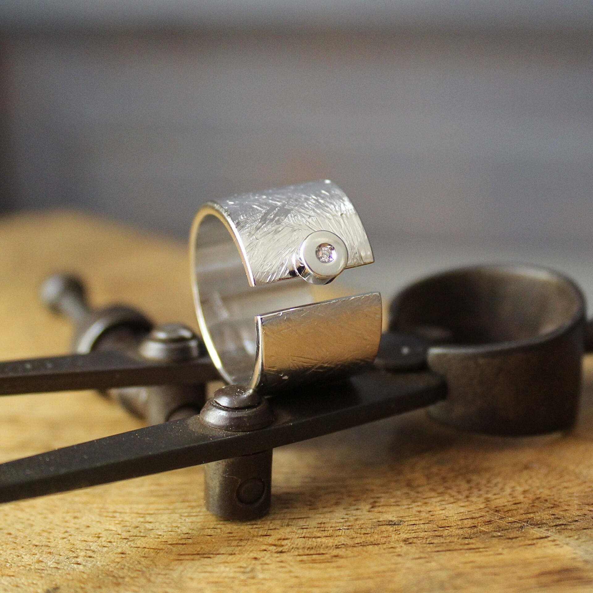 Joyas artesanales Anillo Button Plata y Diamante