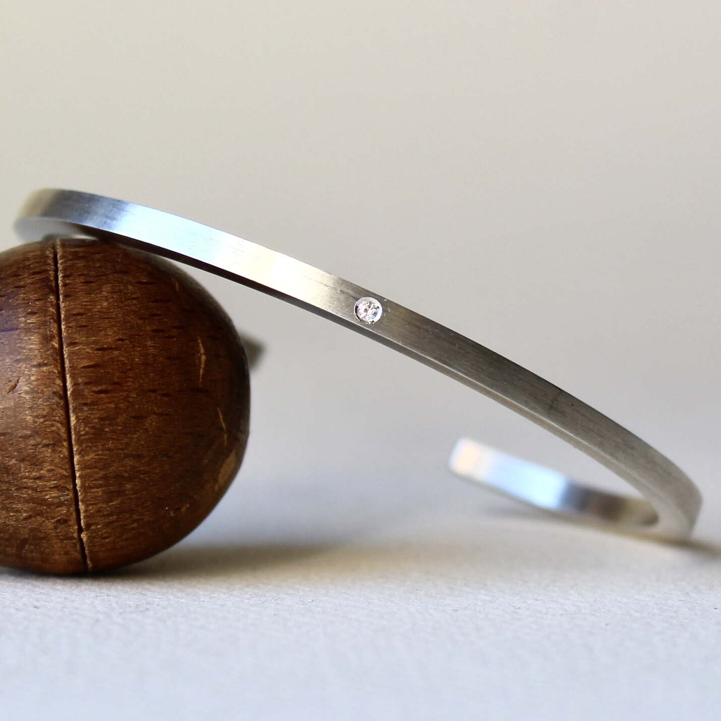 Joyas hechas a mano Esclava Nara Diamante y Plata