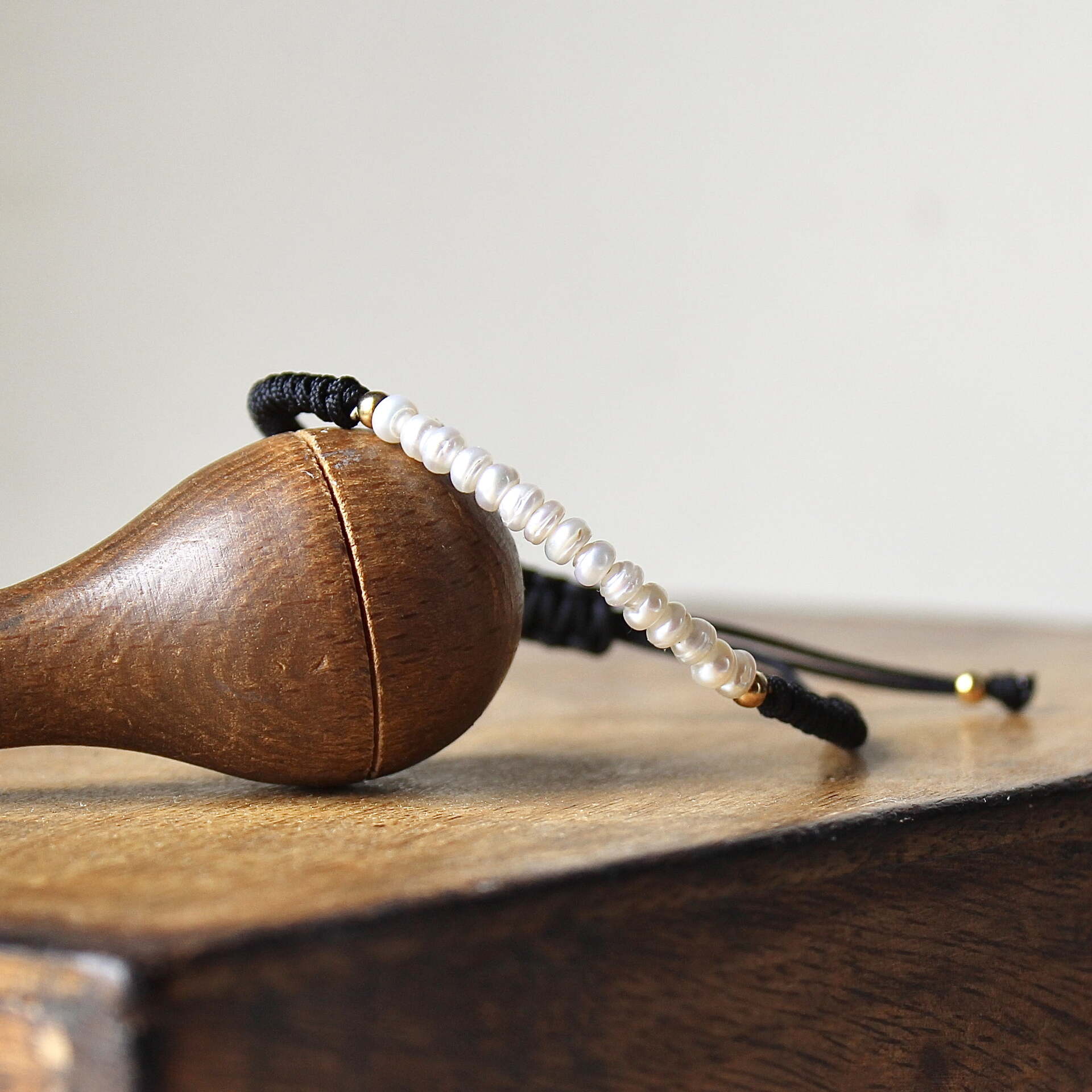 Joyas artesanales Pulsera Martina Perla Plata y baño de oro