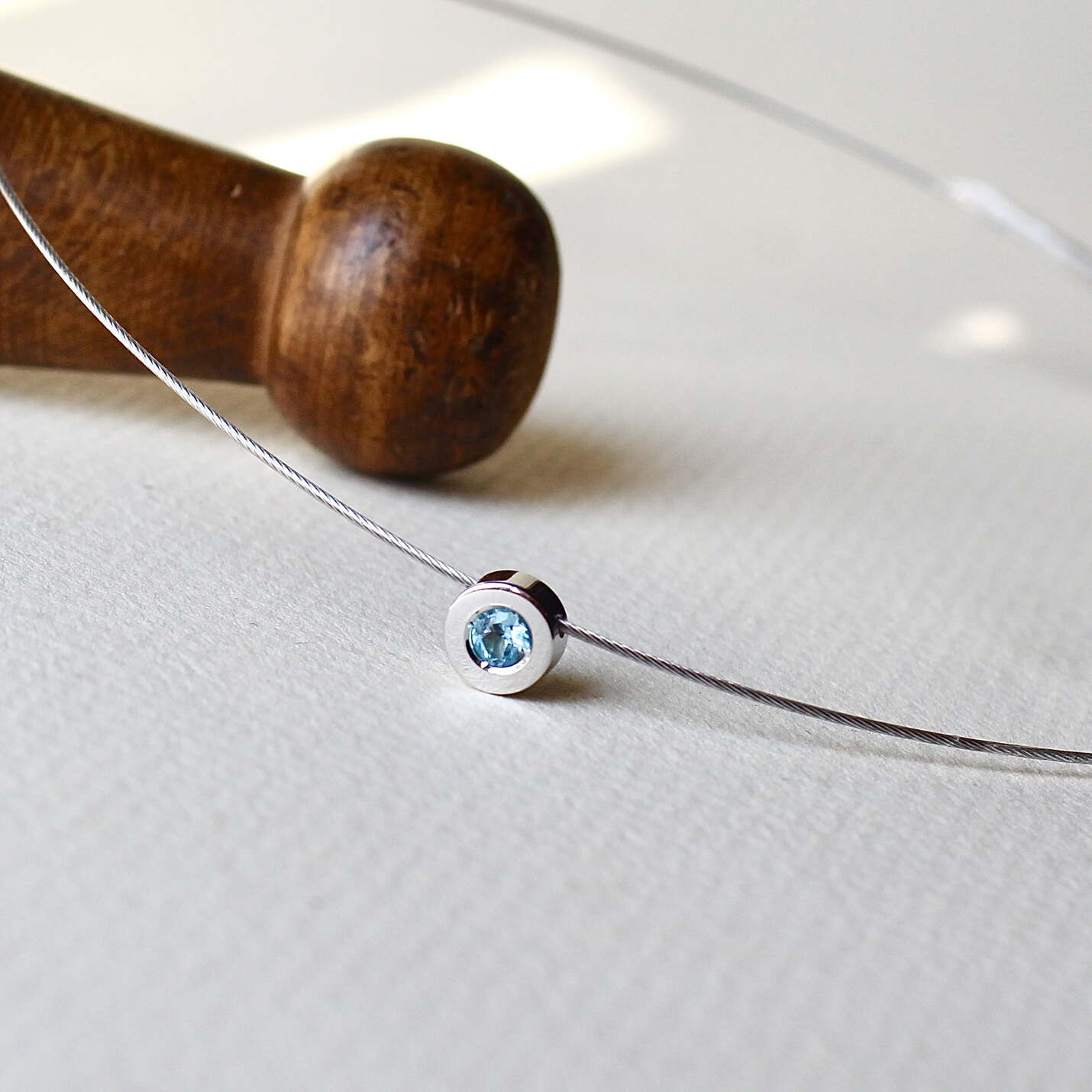 Joyas hechas a mano Gargantilla Fiona Plata y Topacio