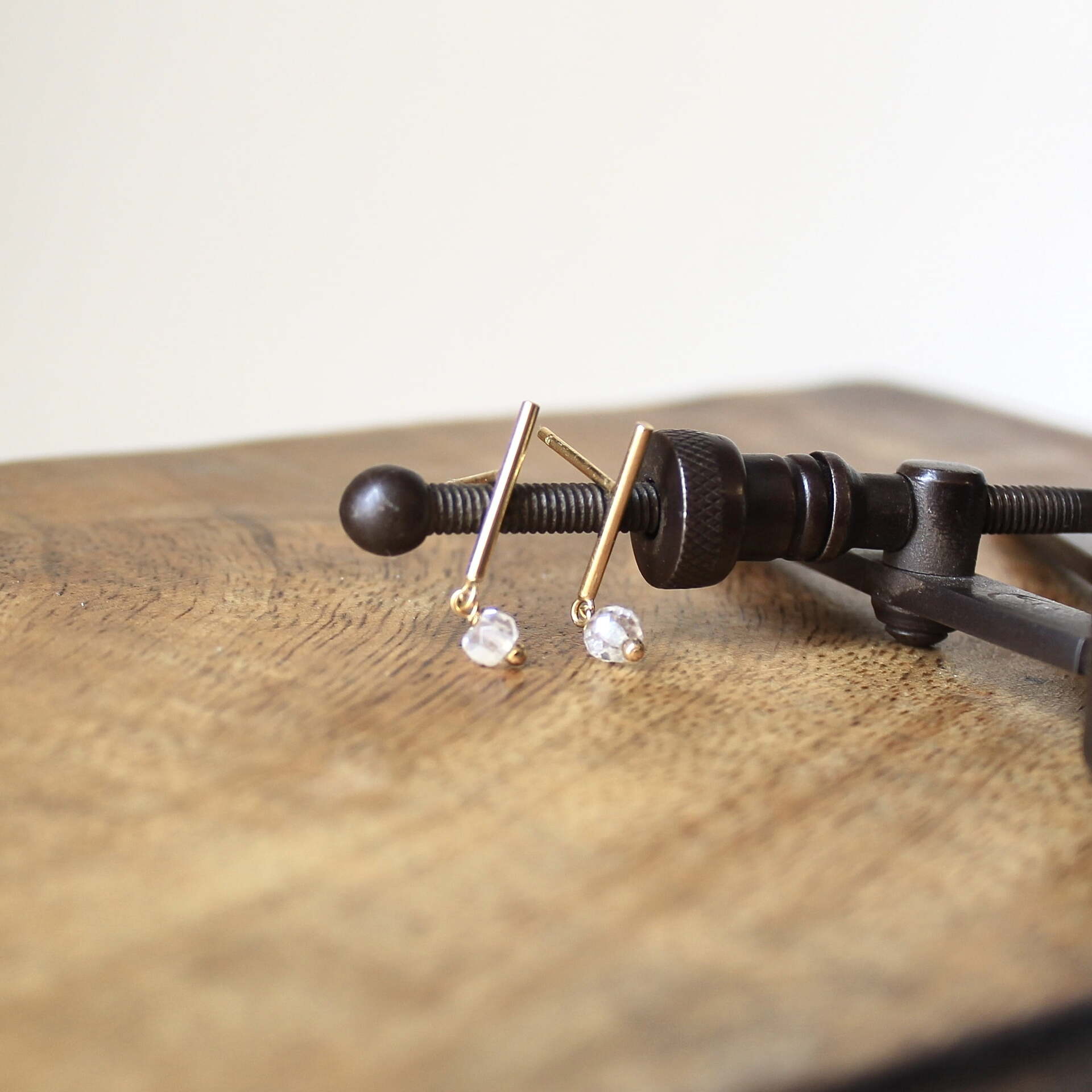 Joyas hechas a mano Pendientes AIDA en plata con baño de oro pequeño