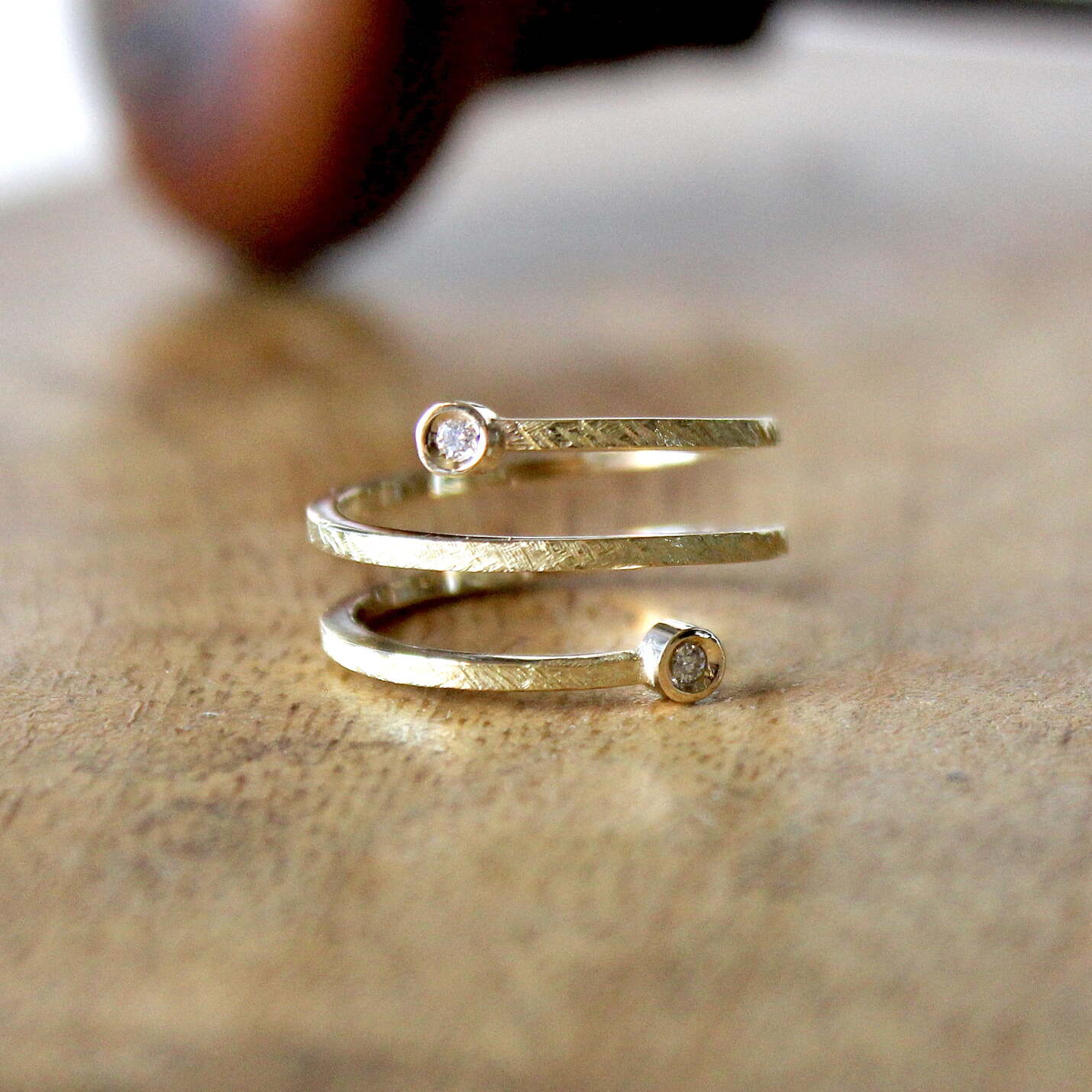 Joyas artesanales Anillo Vinyet Oro y Diamante