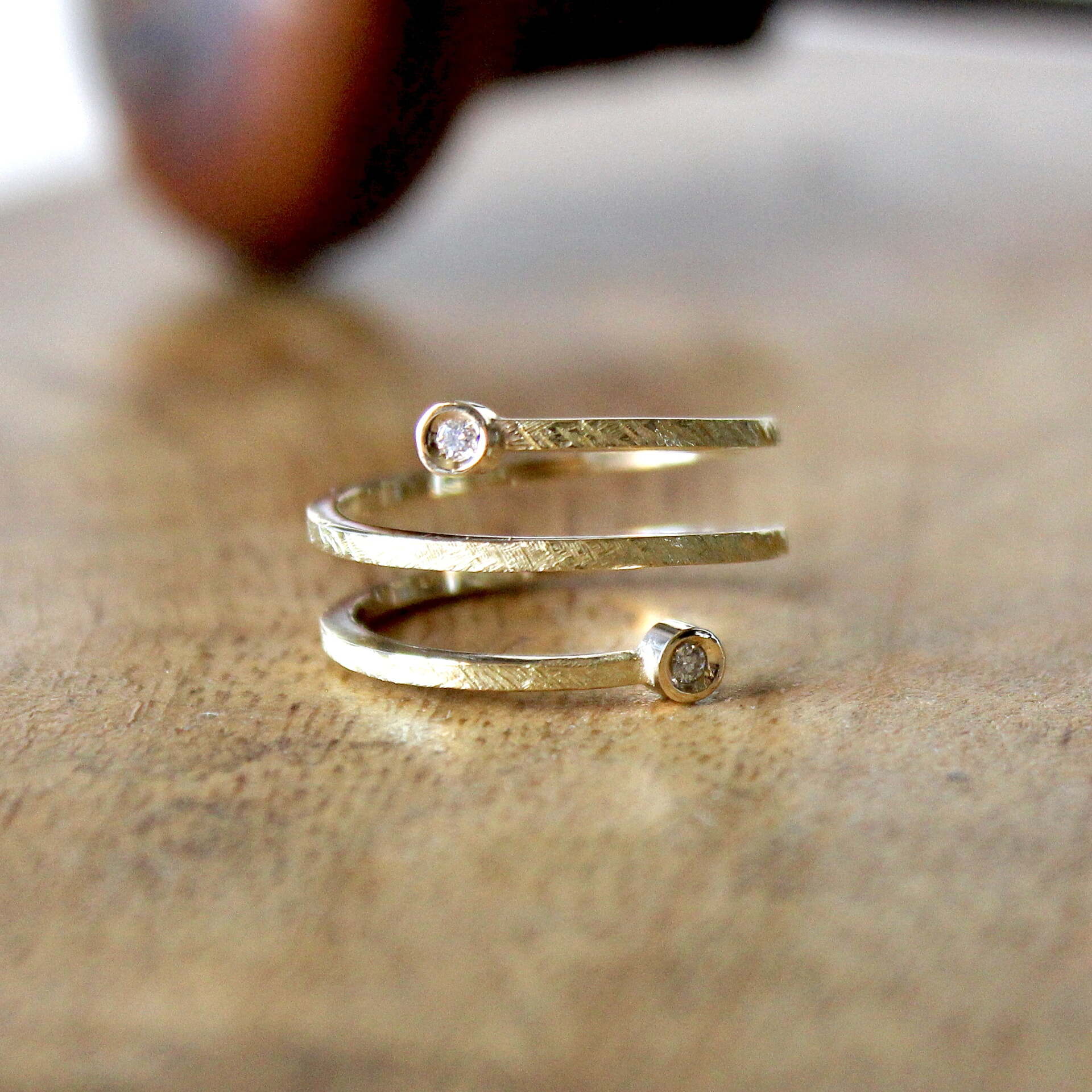 Joyas artesanales Anillo Vinyet Oro y Diamante