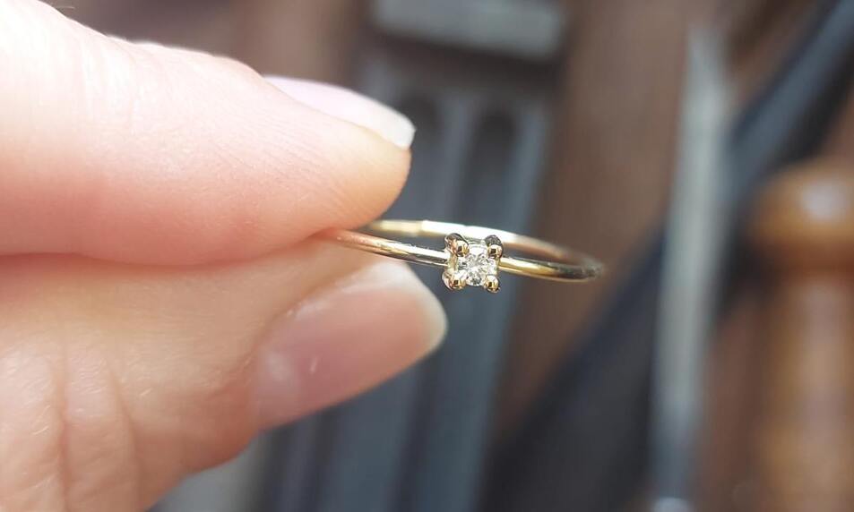 El Encanto de los Anillos de Compromiso Artesanales