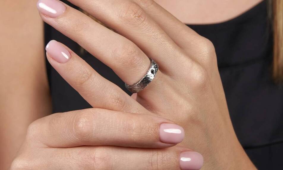 ¿Dónde Colocar el Anillo de Compromiso?