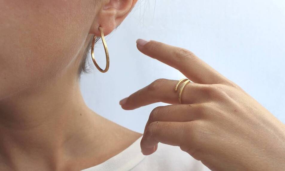 Diferencias entre chapado de oro y baño de oro: ¿Cuál es la mejor opción para tus joyas?